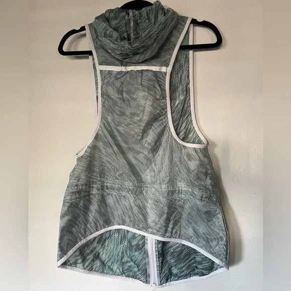 Nike Tech Hyperfuse Hooded Lightweight Vest - Picture 3 of 8